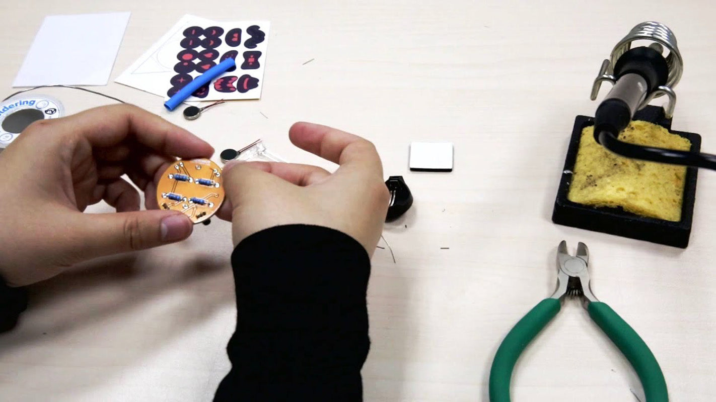DFRobot 4-Soldering Light Chaser Beam Robot Kit