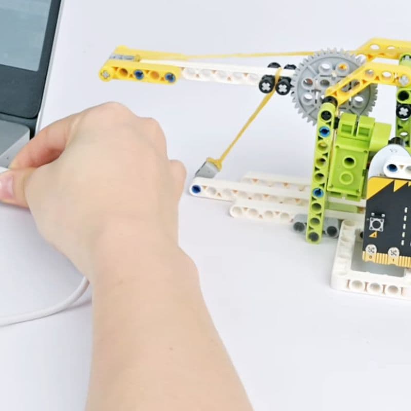 Connecting a Ring:bit project to a laptop to upload a MakeCode program