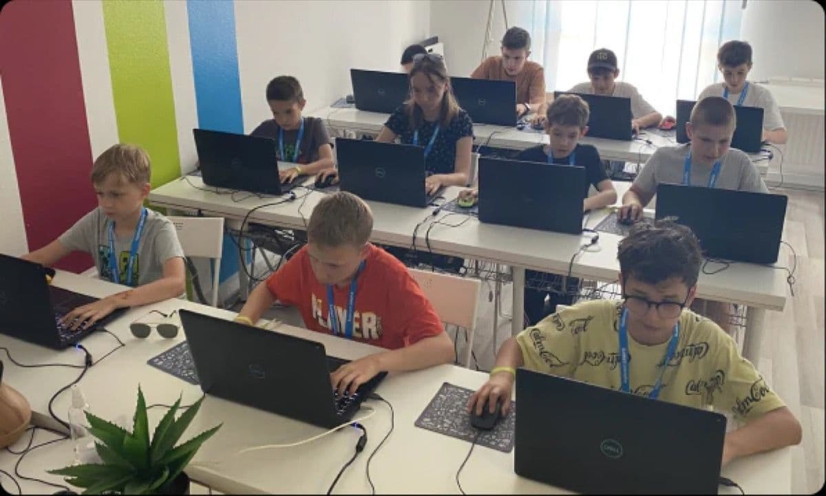 Kids in a classroom learning to code with micro:bit and Tinker Kit components