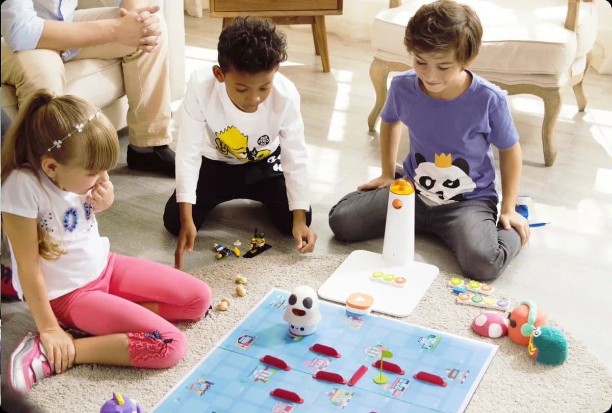 Three children working together with MatataStudio