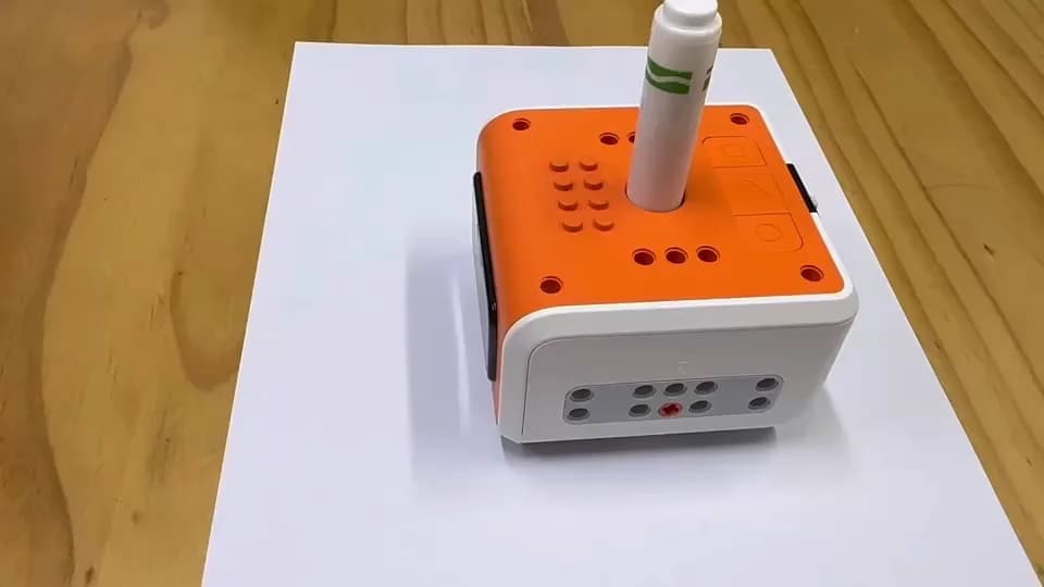 VinciBot drawing with a pen attachment