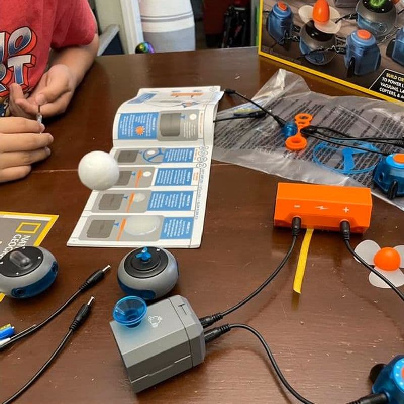 Child building circuits with the Epic Circuits Science Kit