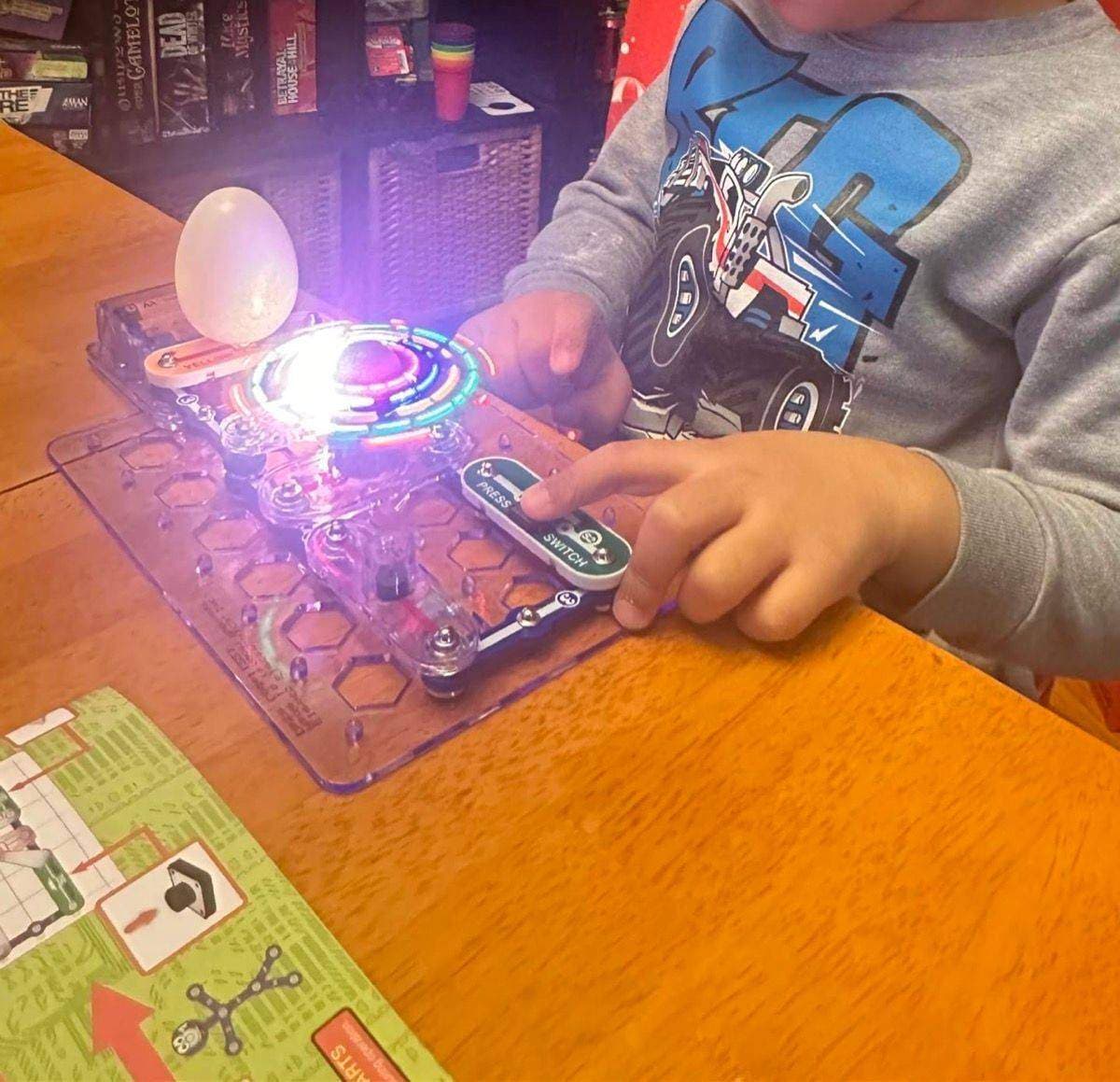 Child playing with the Snap Circuits Beginner board