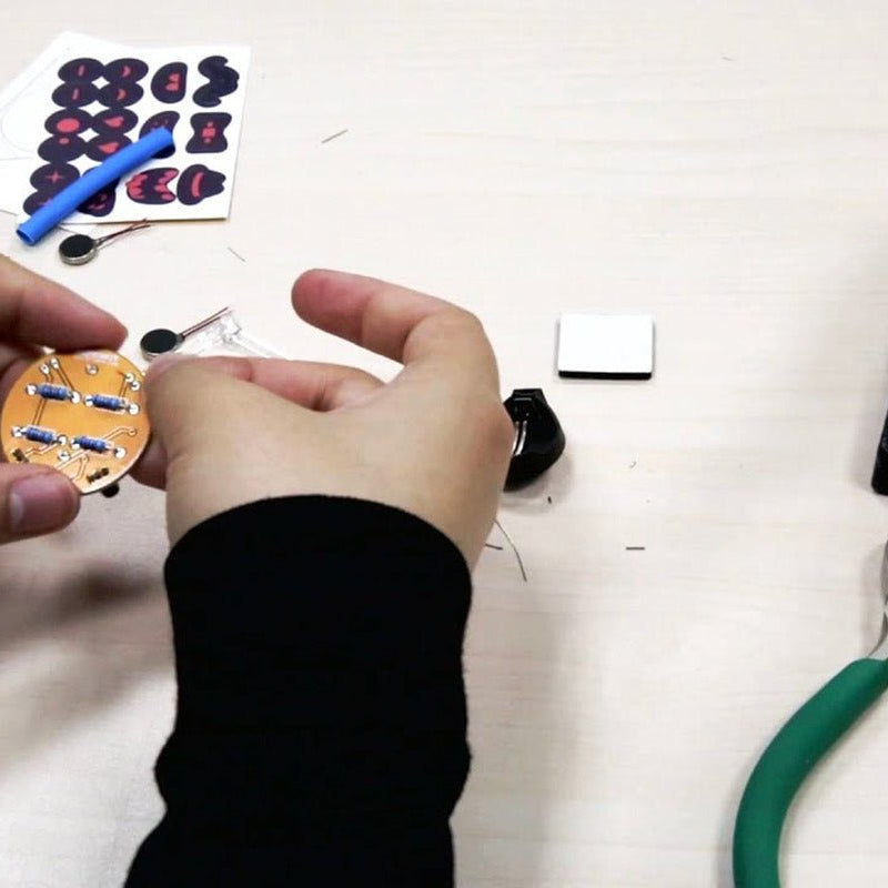 DFRobot 4 - Soldering Light Chaser Beam Robot Kit - CREATESPACE